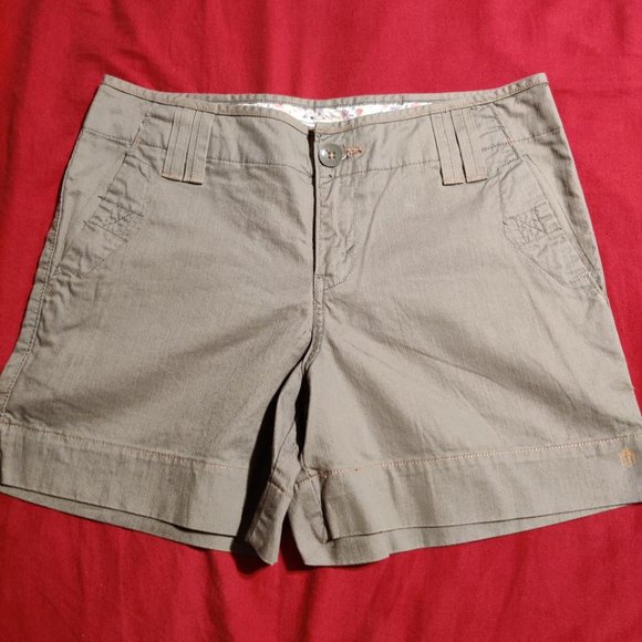 Levi's Women's Khaki Green Cotton Shorts Size 4 - Picture 1 of 2